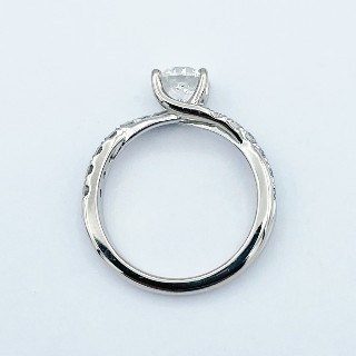 Solitaire en or gris 18k avec Diamant de 0,70 Ct .D/VS2 + 0,28 Cts. Taille 48. Solitaire en or gris 18k avec Diamant de 0,70 Ct .D/VS2 + 0,28 Cts. Taille 48.