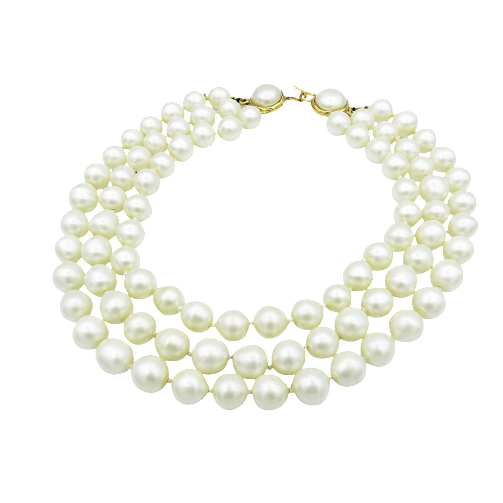 Collier CHANEL Perles Fantaisies et Métal Doré .Boite d'origine. vers 1995.