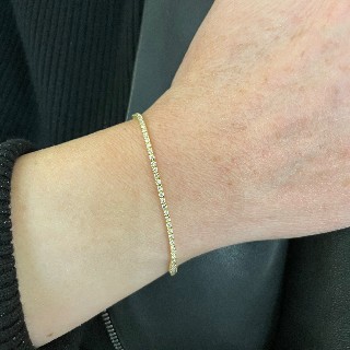 Bracelet ligne en or jaune 18k avec 1.38 Cts de Diamants brillants. G-VS