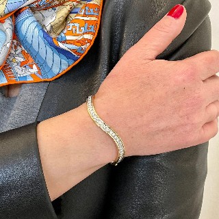 Bracelet Jonc Rigide en Or gris 18k et platine avec 2.80 Cts de Diamants brillants.