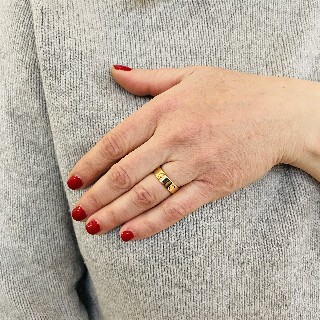 Bague Cartier Love en or jaune 18k grand modèle .Taille 53. Prix neuf : 1730€.