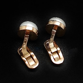 Boutons de Manchettes en or 18k et perles Mabé.