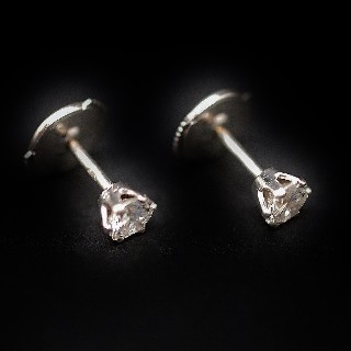 Puces d'oreilles Diamants 2 x 0.27 Cts Qualité G-VS en Or Gris 18k 