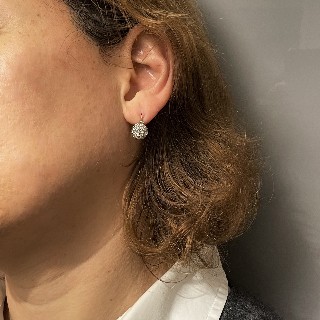Boucles d'oreilles Dormeuses en or 18k et Platine vers 1930 avec Diamants Boucles d'oreilles Dormeuses en or 18k et Platine vers 1930 avec Diamants