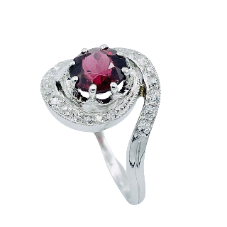 Bague en Platine vers 1930 avec Grenat Rhodolite et Diamants. Taille 53