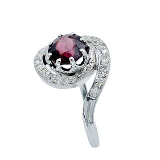 Bague en Platine vers 1930 avec Grenat Rhodolite et Diamants. Taille 53