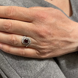 Bague en Platine vers 1930 avec Grenat Rhodolite et Diamants. Taille 53