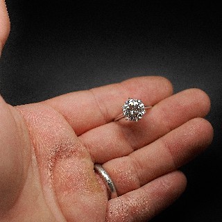 Solitaire en or 18k Diamant brillant de 4,54 Cts I-VS2 . Solitaire en or 18k Diamant brillant de 4,54 Cts I-VS2 .