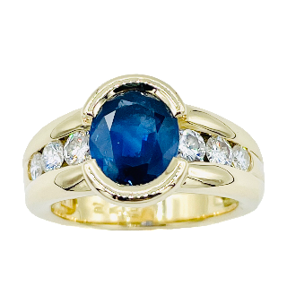 Bague Or jaune 18k avec un Saphir ovale et Diamants brillants . Taille 54