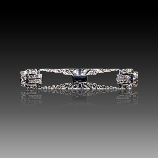 Broche en Or 18k et Platine Art Déco avec saphirs et Diamants. Broche en Or 18k et Platine Art Déco avec saphirs et Diamants.