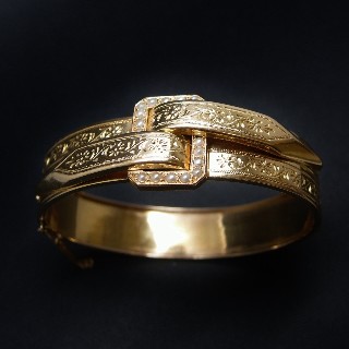 Bracelet jonc ouvrant ciselé Napoleon III en or 18 carats et demi perles fines Bracelet jonc ouvrant ciselé Napoleon III en or 18 carats et demi perles fines