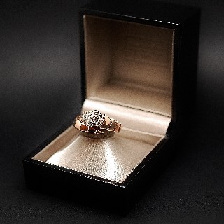 Bague Bulgari en Or rose 18 Cts modèle "Serpenti" avec Diamants de 2013.