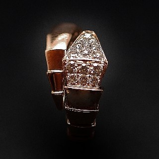 Bague Bulgari en Or rose 18 Cts modèle "Serpenti" avec Diamants de 2013.