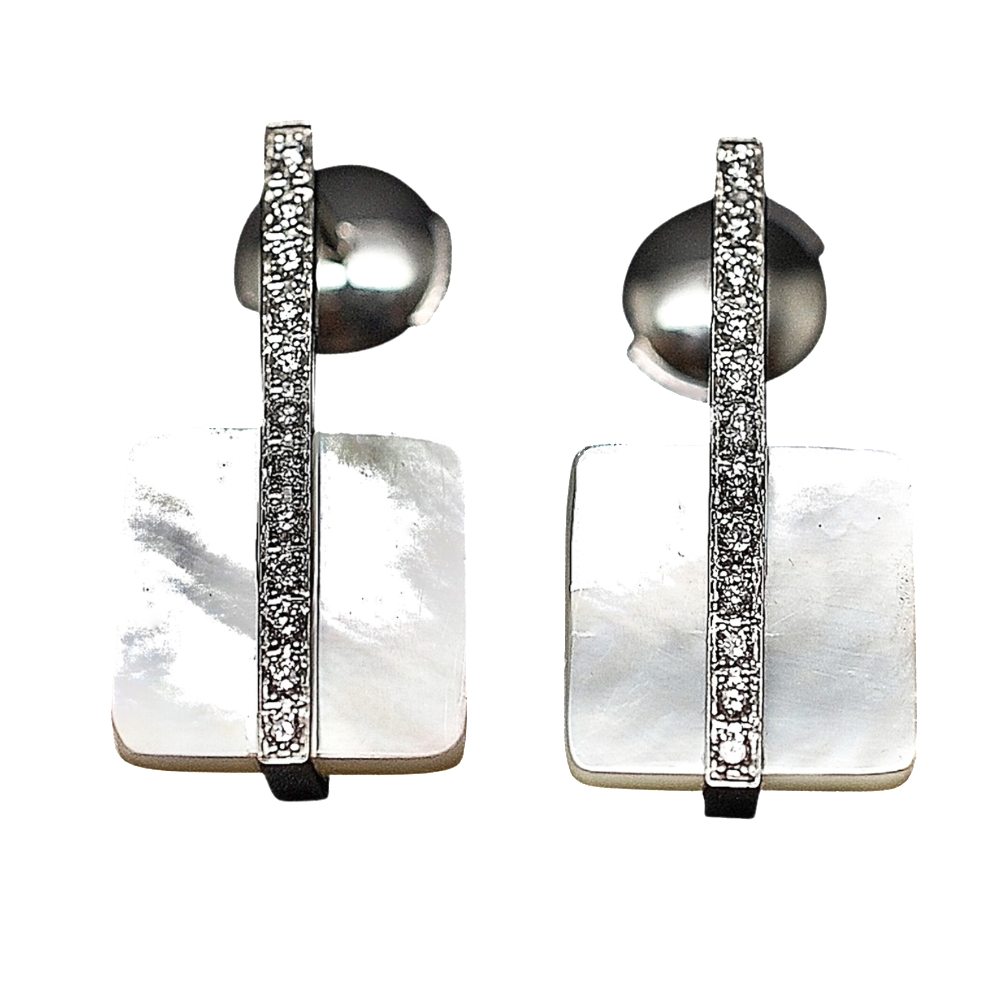 Boucles d'oreilles Victoria Casal en Or gris 18K avec nacre et diamants. Boucles d'oreilles Victoria Casal en Or gris 18K avec nacre et diamants.