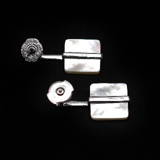 Boucles d'oreilles Victoria Casal en Or gris 18K avec nacre et diamants. Boucles d'oreilles Victoria Casal en Or gris 18K avec nacre et diamants.