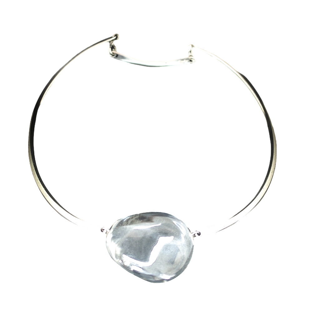 Collier Pendentif Baccarat en argent massif et galet de cristal . Collier Pendentif Baccarat en argent massif et galet de cristal .