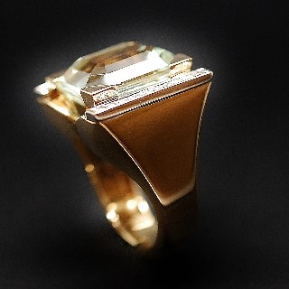 Imposante Bague mixte en or jaune 18k avec Aigue marine et Diamants.