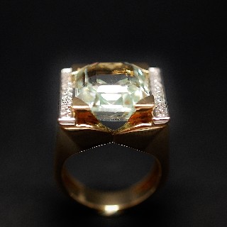 Imposante Bague mixte en or jaune 18k avec Aigue marine et Diamants.