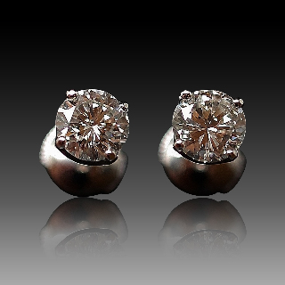 Puces d'oreilles Or gris 18k avec Diamants brillants 1.01 Cts et 0.98 Cts. F-VVS1-VS1.