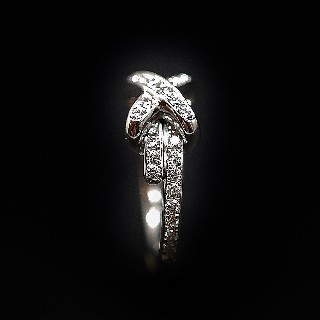 Bague Chaumet "Liens croisés Premiers Liens Taille XS" or gris 18k diamants. taille 51.