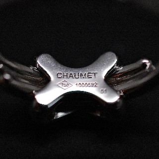 Bague Chaumet "Liens croisés Premiers Liens Taille XS" or gris 18k diamants. taille 51.
