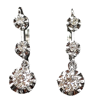  Boucles d'oreilles Dormeuses en or gris 18k et Platine vers 1930 avec Diamants.