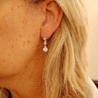  Boucles d'oreilles Dormeuses en or gris 18k et Platine vers 1930 avec Diamants.