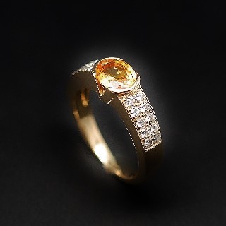 Bague en Or Jaune 18k avec Saphir Jaune et Diamants Brillants  