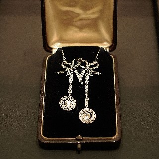 Collier Pendentif  "Négligé" en Or 18k et Platine Vers 1910 avec 5,0 Cts de Diamants.