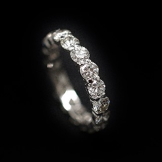 Alliance or gris 18k avec 2.90 Cts de Diamants Brillants G-VS. Taille 54.