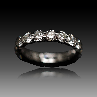 Alliance or gris 18k avec 2.90 Cts de Diamants Brillants G-VS. Taille 54.