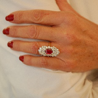 Bague "Entourage" Or jaune 18K, Rubis et Diamants.