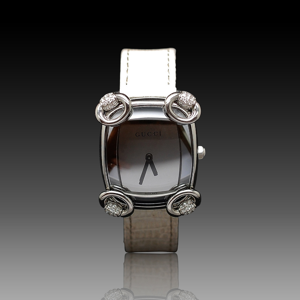 Montre GUCCI Dame Acier Modele 117 Cocktail avec Diamants, Quartz Montre GUCCI Dame Acier Modele 117 Cocktail avec Diamants, Quartz