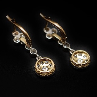  Boucles d'oreilles Dormeuses en or 18k et Platine vers 1935 avec Diamants.