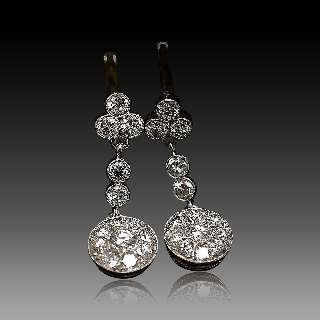 Boucles d'oreilles Dormeuses en or 18k et Platine vers 1935 avec Diamants.