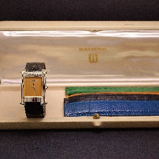 Montre Boucheron "Reflet" grand modèle à quartz en or jaune 18k . Montre Boucheron "Reflet" grand modèle à quartz en or jaune 18k .