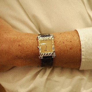 Montre Boucheron "Reflet" grand modèle à quartz en or jaune 18k . Montre Boucheron "Reflet" grand modèle à quartz en or jaune 18k .