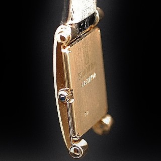 Montre Boucheron "Reflet" grand modèle à quartz en or jaune 18k . Montre Boucheron "Reflet" grand modèle à quartz en or jaune 18k .