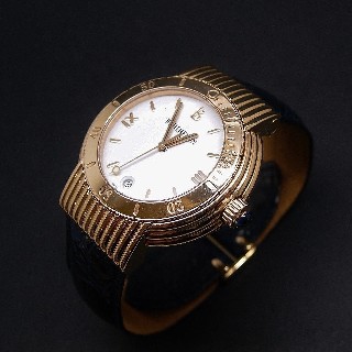 Montre Boucheron "Solis"  grand modèle à quartz en or jaune 18k .