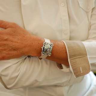 Montre GUCCI Dame Acier Modele 117 Cocktail avec Diamants, Quartz Montre GUCCI Dame Acier Modele 117 Cocktail avec Diamants, Quartz
