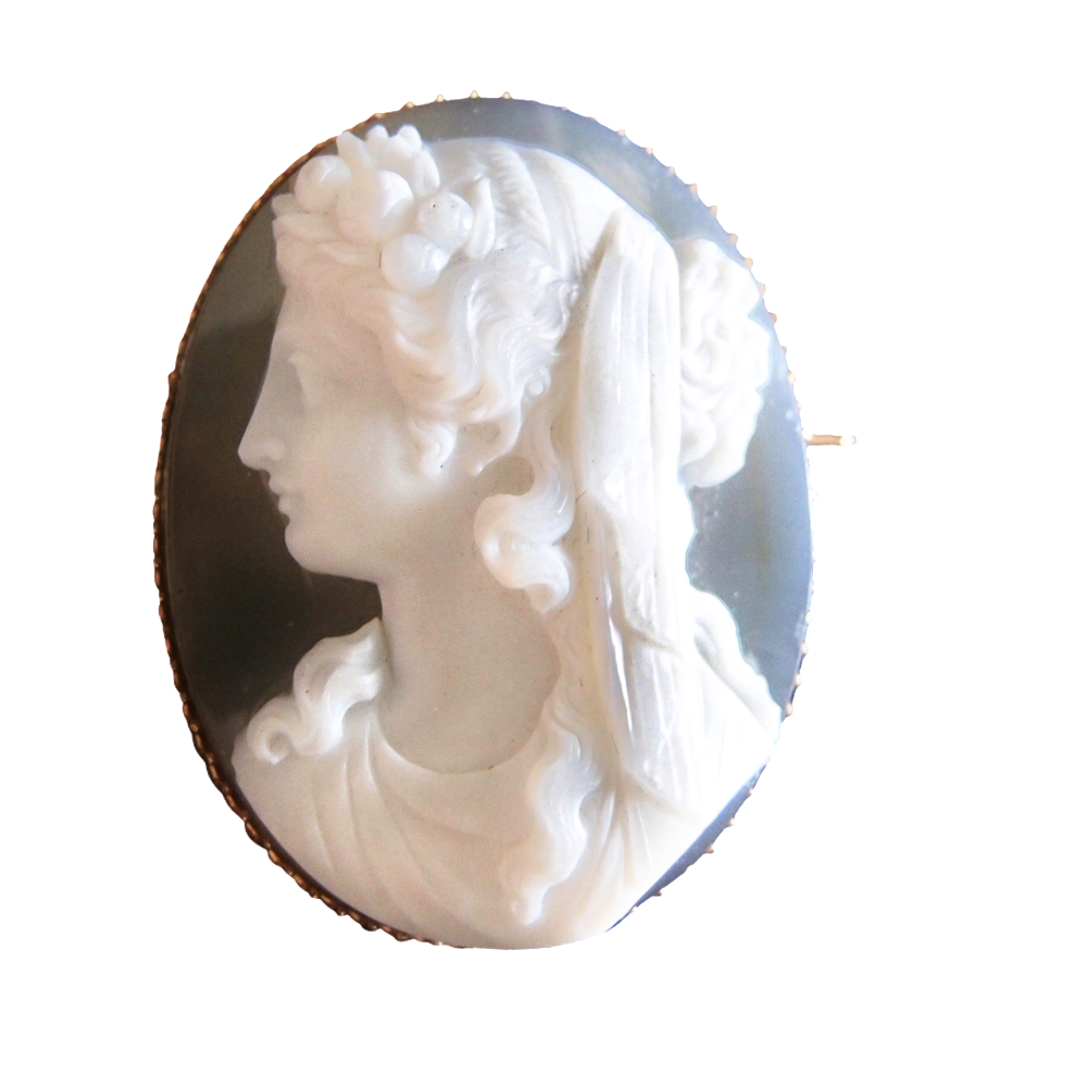 Broche "Camée" Agate et Or Jaune 18K Profil de Femme à L'Antique 19 ème Broche "Camée" Agate et Or Jaune 18K Profil de Femme à L'Antique 19 ème