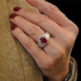 Bague Rubis Naturel 2.11 Cts et Diamants Extrablancs en Or 18k