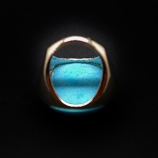 Bague en or gris 18k avec une imposante turquoise et Diamants brillants. Taille 52.