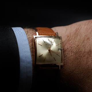 Montre Jaeger LeCoultre Vintage Carrée Or 18k Automatique Vers 1960.