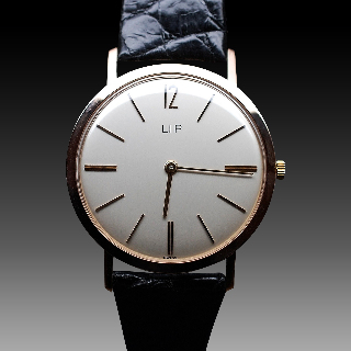 Très Rare Montre Lip (Blancpain) extraplate Homme en Or rose 18k Mécanique Vers 1970.