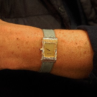 Montre Boucheron Dame Petit Modèle en Or Jaune 18k Vers 2000 quartz .