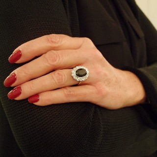 Bague entourage en Or 18K et platine vers 1950, Saphir et Diamants.