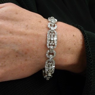  Bracelet Art Déco platine et diamants ronds et baguette , 8 cts, vers 1925