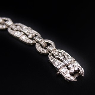  Bracelet Art Déco platine et diamants ronds et baguette , 8 cts, vers 1925