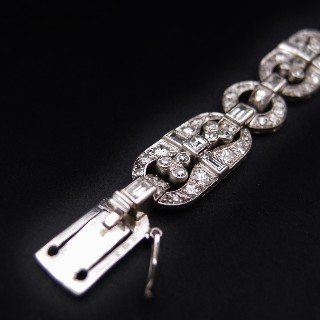  Bracelet Art Déco platine et diamants ronds et baguette , 8 cts, vers 1925